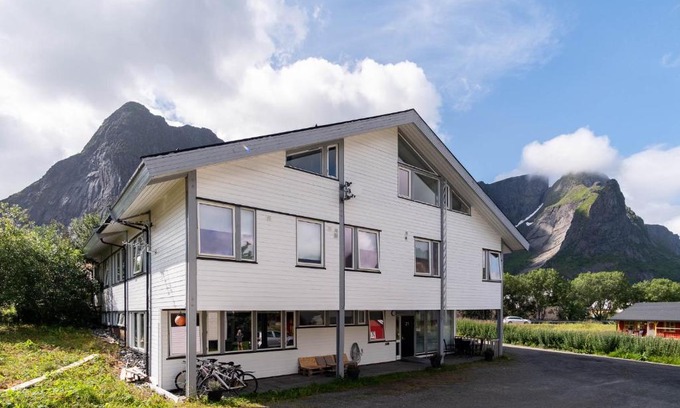 Reine Hostal | Reine Basecamp - Apartments & Rooms