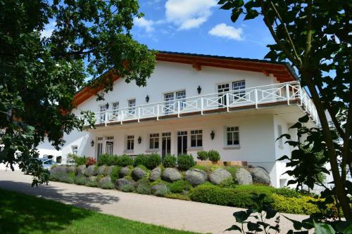 Haiger Casa | Reiterhof und Pension Eichenhof