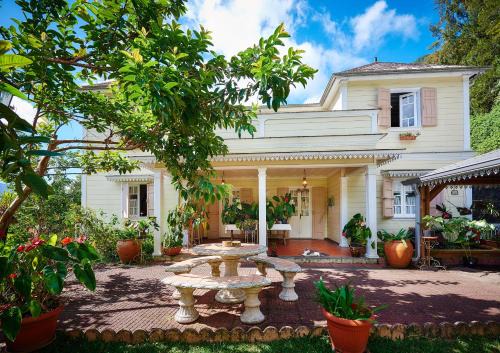 Hell-Bourg Cama Y Desayuno | Relais Des Gouverneurs