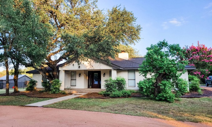 Georgetown Casa | Relax among the deer