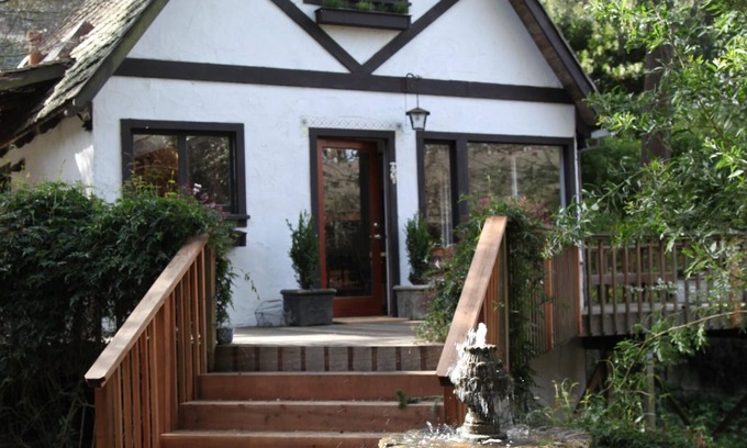 Almonte Casa | Relájate y conéctate con la naturaleza en este retiro de diseñadores en el encantador Mill Valley