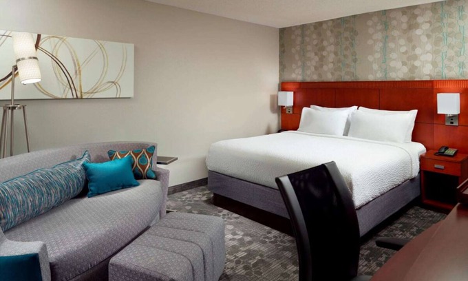 Home Park Hotel | Relax and Recharge! 4 Convenient Units, Seasonal Outdoor Pool, Pet-friendly!