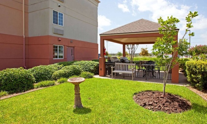 Westchase Casa | Relax and Recharge! FREE Parking, Pets Allowed, Near Boone Road Park Trail!