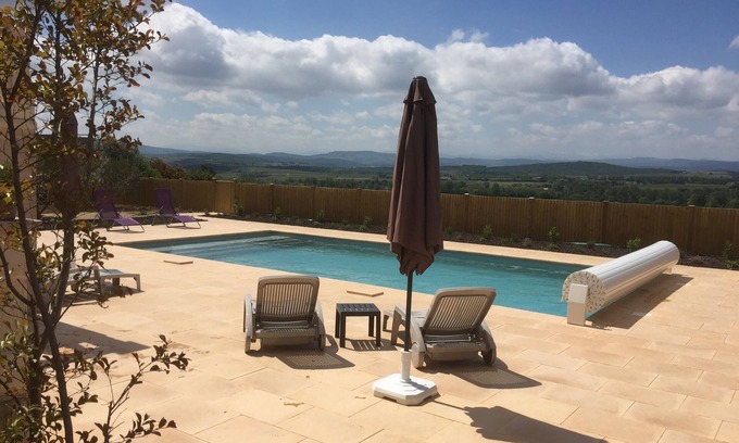 Malvies Villa | Relajarse y recargar en esta villa familiar de lujo con piscina y unas vistas impresionantes.