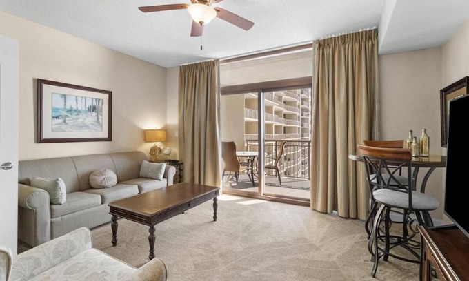 Windy Hill Complejo | Relax and Unwind: Oceanfront 1 Bdrm Condo