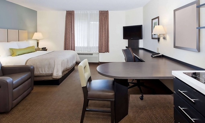 Southfield Hotel | Relax and Unwind! 2 Family-friendly Rooms To Stay At! W/ Kitchen! Free Parking