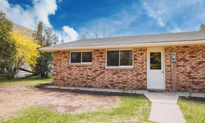 Lambton Shores Cabaña | Relax and Unwind at Hideaway Cottages #1