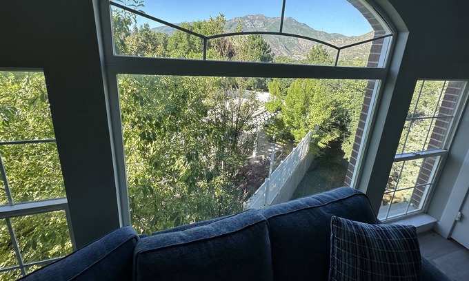 Layton Apartamento | Relax and Unwind in a 3BR/2BA Apartment. Pool, Hot Tub, and Gym