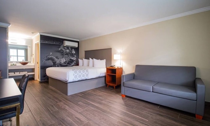 Ocala Apartamento | Relax and Unwind! Pet-Friendly Property, Onsite Pool, Free Breakfast