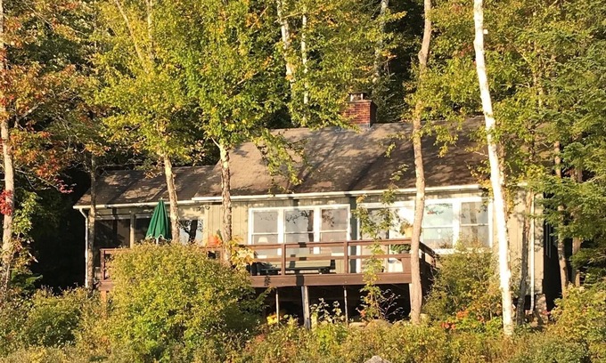 Peacham Cabaña | Relájese en el cómodo campamento junto al lago en el norte de Vermont