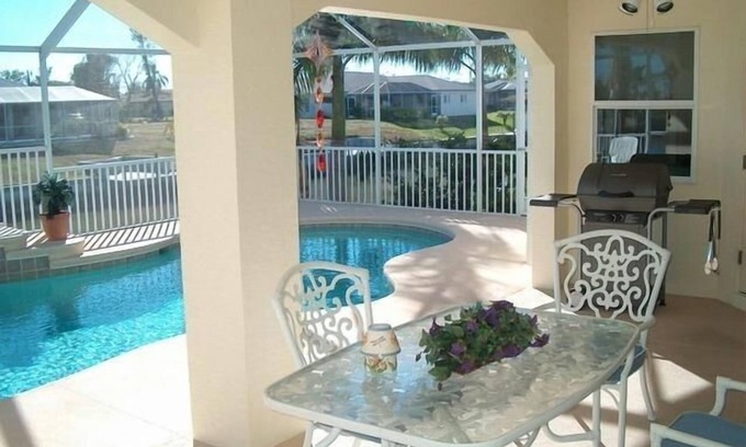 Cape Coral Casa | Relájese en Fabulosa Villa Génova!