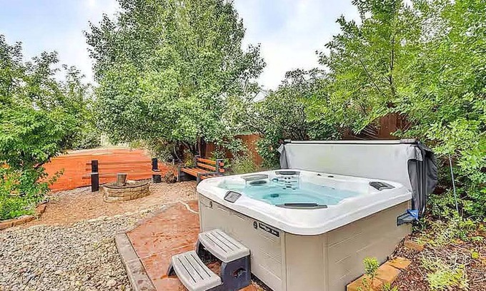 Fountain Casa | Relax at Fountain: Hot Tub Fun