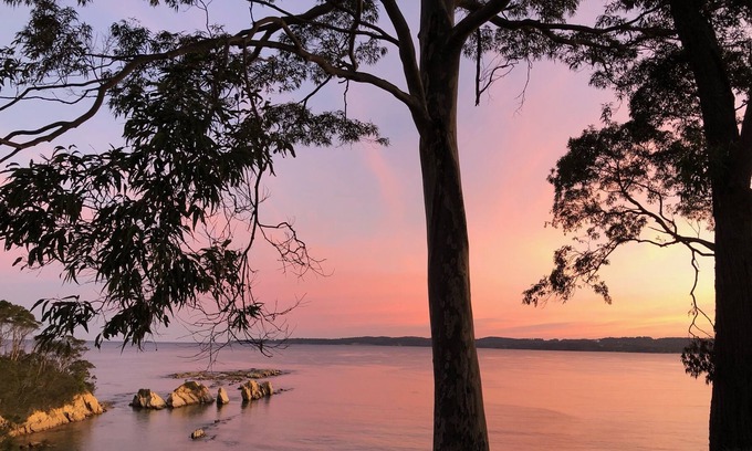 Maloneys Beach Casa | Relax at this cliff top retreat overlooking Long Beach.