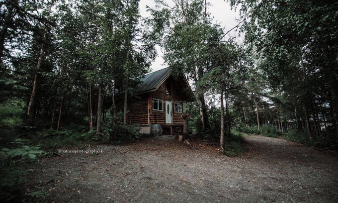 Knik-Fairview Cabina | Relax at this cozy, well appointed cabin located in sunny Knik, Alaska.