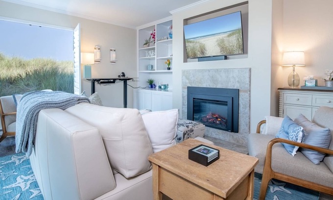 Pajaro Dunes Condominio | Relax by Monterey Bay, stay at our cozy Pajaro Dunes Condo
