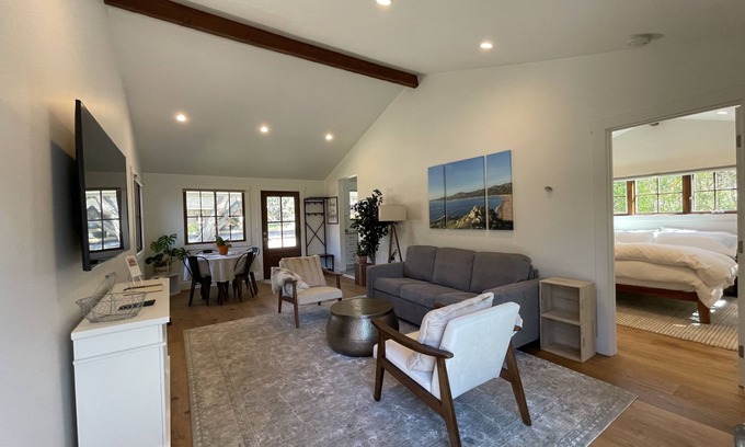 Carmel Cabaña | Relax by the river & sea! Remodeled Mid-Carmel Valley cottage retreat