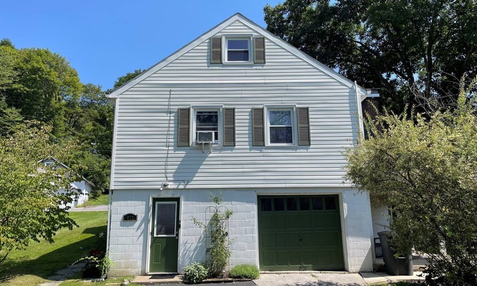 Lemont Casa | Relax comfortably near PSU.