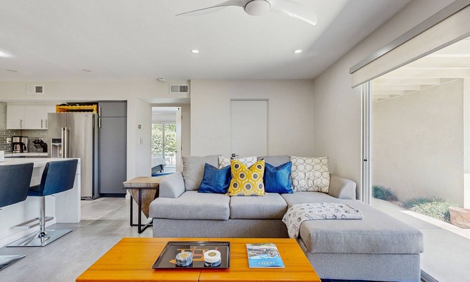 Araby Commons Condominio | Relax, dine, and explore with ease soak up the sunshine. Home is Dog Friendly.