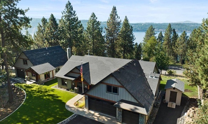 Coeur d'Alene Casa | Relax. Disconnect. Enjoy. Easy access to everything yet quiet and truly unique.
