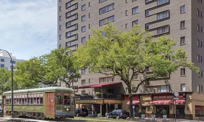 Faubourg Lafayette Complejo | Relax & Enjoy NOLA in the Relatively Quiet Garden District in a 1-BD/1-BA Suite