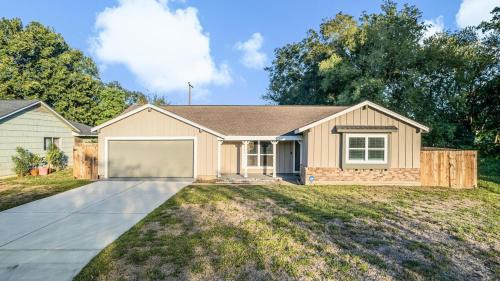 Central Southwest Casa | Relax & Enjoy, Spacious 3BR 2BA Patio & Garage