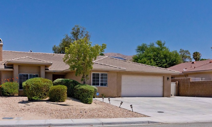 Desert Hot Springs Casa | Relax , explore, or experience music festivals, tennis or golf tournaments.