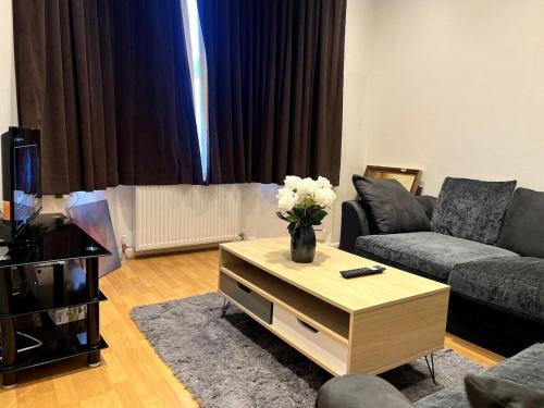 Marlborough Casa | Relax & Explore 3bed Home with Easy London Access