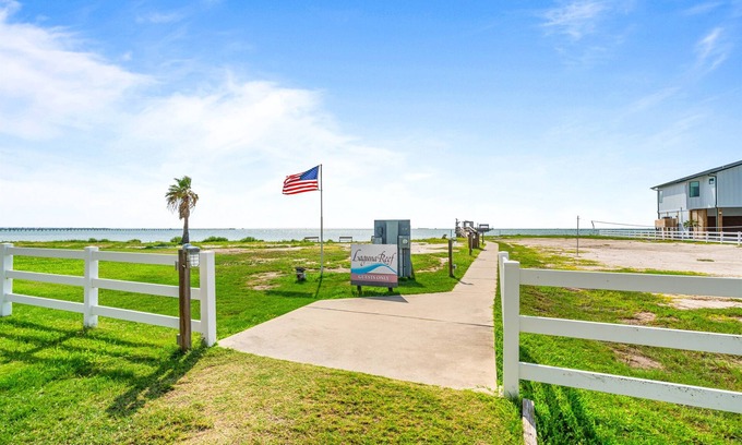 Rockport Condominio | Relax, fish, and unwind at The Salty Pelican- your coastal escape at Laguna Reef