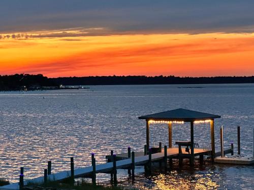 Sneads Ferry Villa | Relax,Fish,Grill,Chill! Pup,Kid Friendly Riverfront Paradise! Amenities,Gameroom
