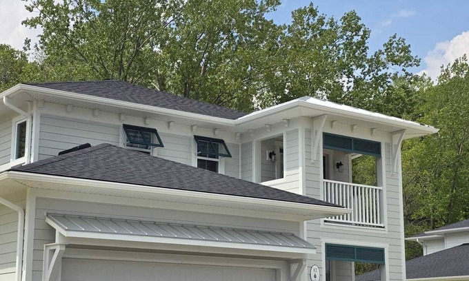 Port Stanley Casa | Relax house a few minutes from Port Stanley beach, with hot tub and game room