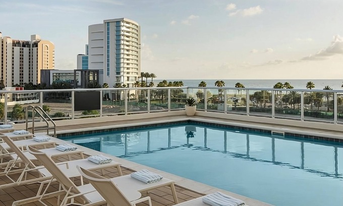 Clearwater Beach Hotel | Relax in 4 Elegant Rooms with Rooftop Pool and Poolside Umbrellas