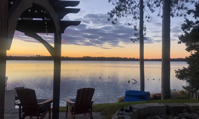 Chickamaw Beach Cabina | Relax in a cozy and private lake front cabin with breathtaking views!