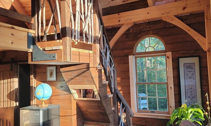 Munsonville Casa | Relax in a Unique Treehouse Getaway - in Southwest NH