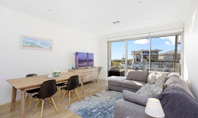 Scarborough Apartamento | Relax in blissful sun-soaked luxury by the beach!