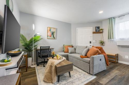 Riverside Apartamento | Relax in cozy style Spacious King & Queen beds