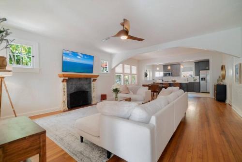 Southside Casa | Relax in Hacienda de Paradise in SoSo West Palm Beach