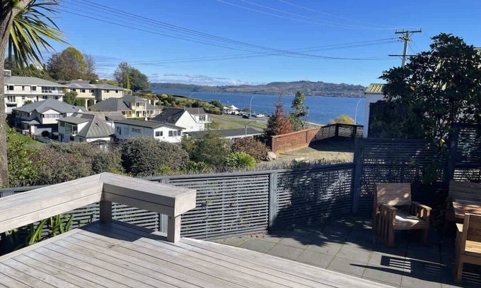 Two Mile Bay Casa | Relax in Hawai - Lake views and just a 2 minute walk to the lake edge