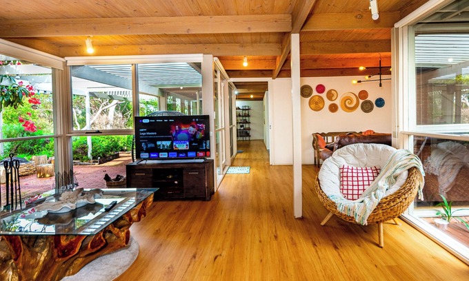 Sunbury Casa | Relax in nature with 4K cinema room near Air port.