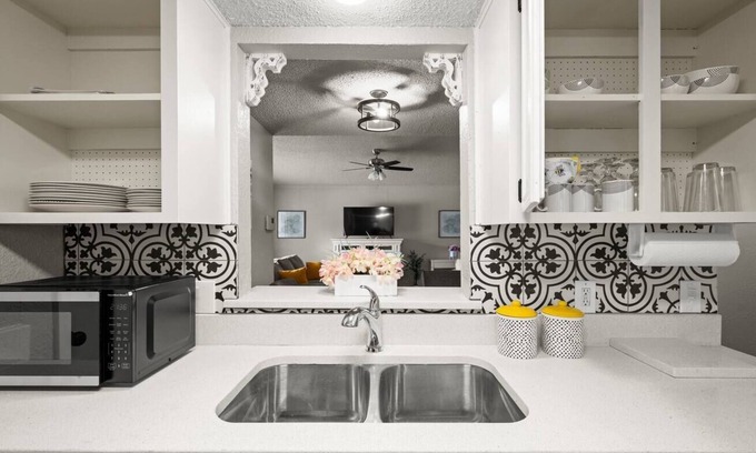 Calallen Casa | Relax in our 2-bedroom, 2-bathroom home perfect for extended work stays