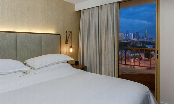 Dallas Design District Casa | Relax in Our Innovative Suite w/ Nice City View