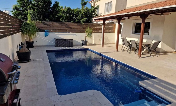 Agios Athanasios Casa | Relax in Style - 4 Bedroom Villa with Private Pool and Garden.