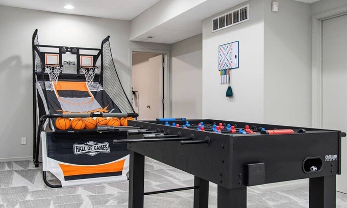 Jefferson Casa | Relax in Style! 5BR Home, Hot Tub & Games!