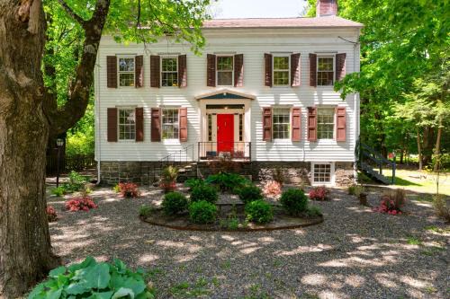 Town of Marbletown Casa | Relax in Style at Historic Modern on Main with Modern Amenities Wooded Views