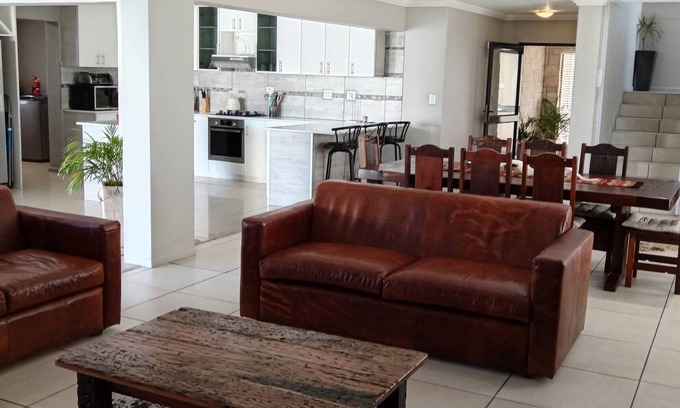 Calypso Beach Casa | Relájese con estilo en Ndigo Blue, la casa de vacaciones más acogedora de Langebaan