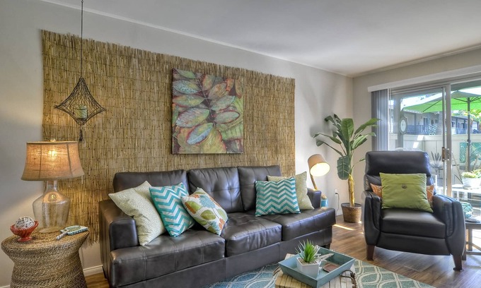 Carlsbad Village Condominio | Relájese con estilo en la mejor ubicación de Carlsbad