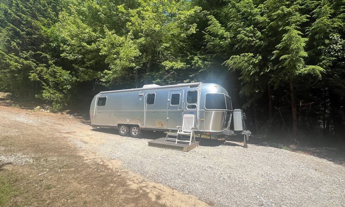 Fitzwilliam Casa | Relax in Style – Luxury Airstream Glamping Getaway Waterfront on Sportsmans Pond
