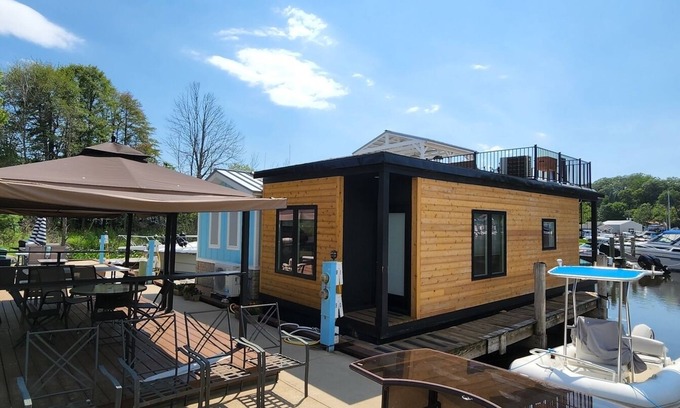 South Haven Alquiler De Eote | Relax In Style On The Water In South Haven Michigan.