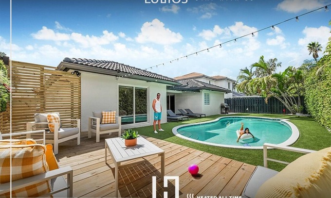 Richmond West Casa | Relax in Style: Pool, Golf, Luxe Kitchen, Sleeps 12