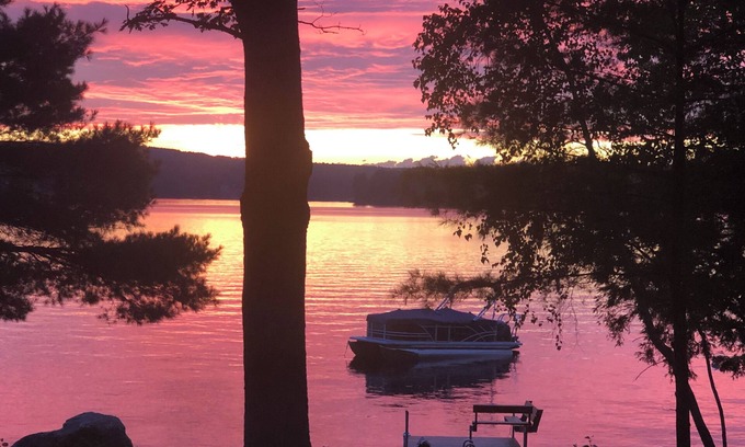 Oxford Cabaña | Relax in the glow of a campfire at this waterfront cottage on Thompson Lake