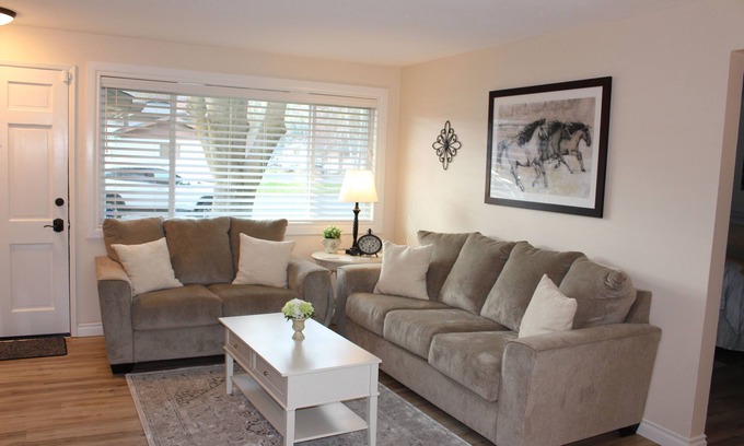 North Spokane Casa | Relax in this 2 bedroom 1 bath home in North Spokane!